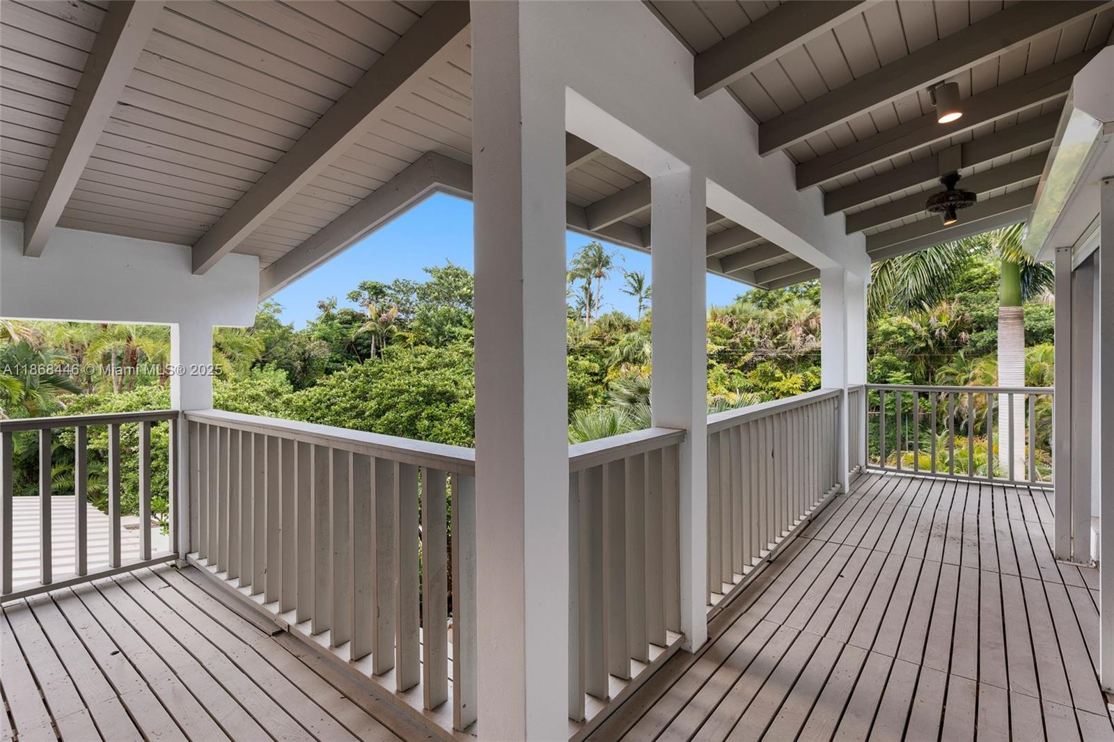 TOWN & RANCH ESTS - Residential