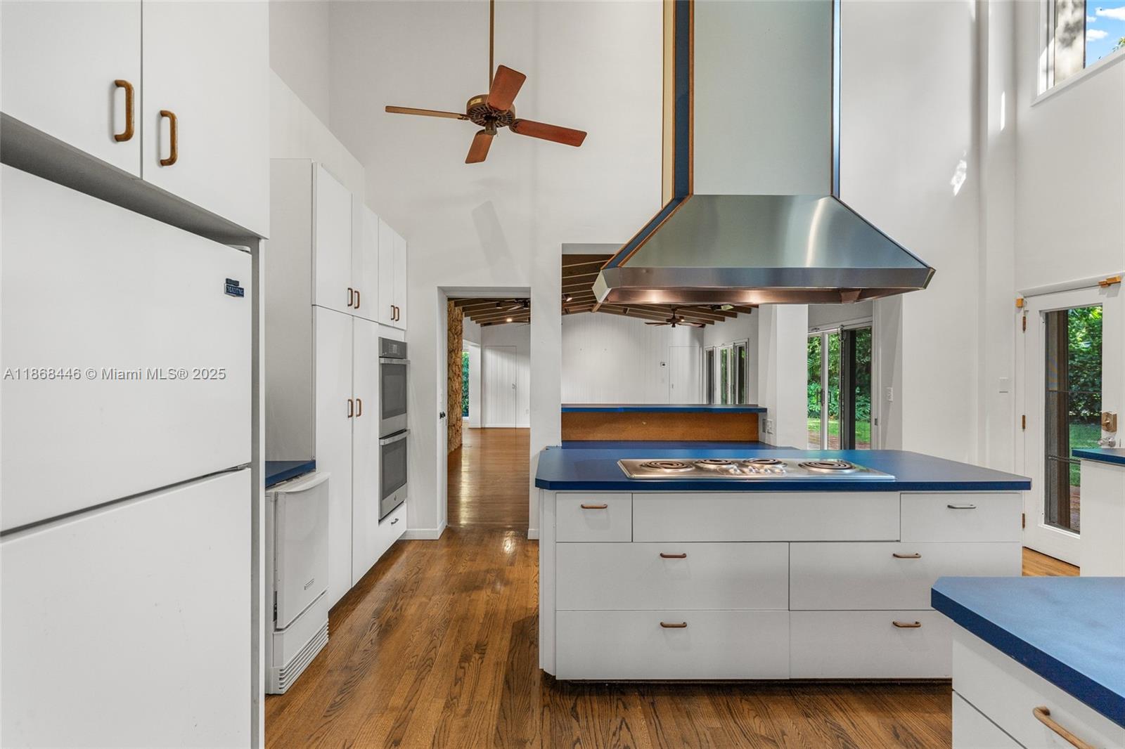 TOWN & RANCH ESTS - Residential