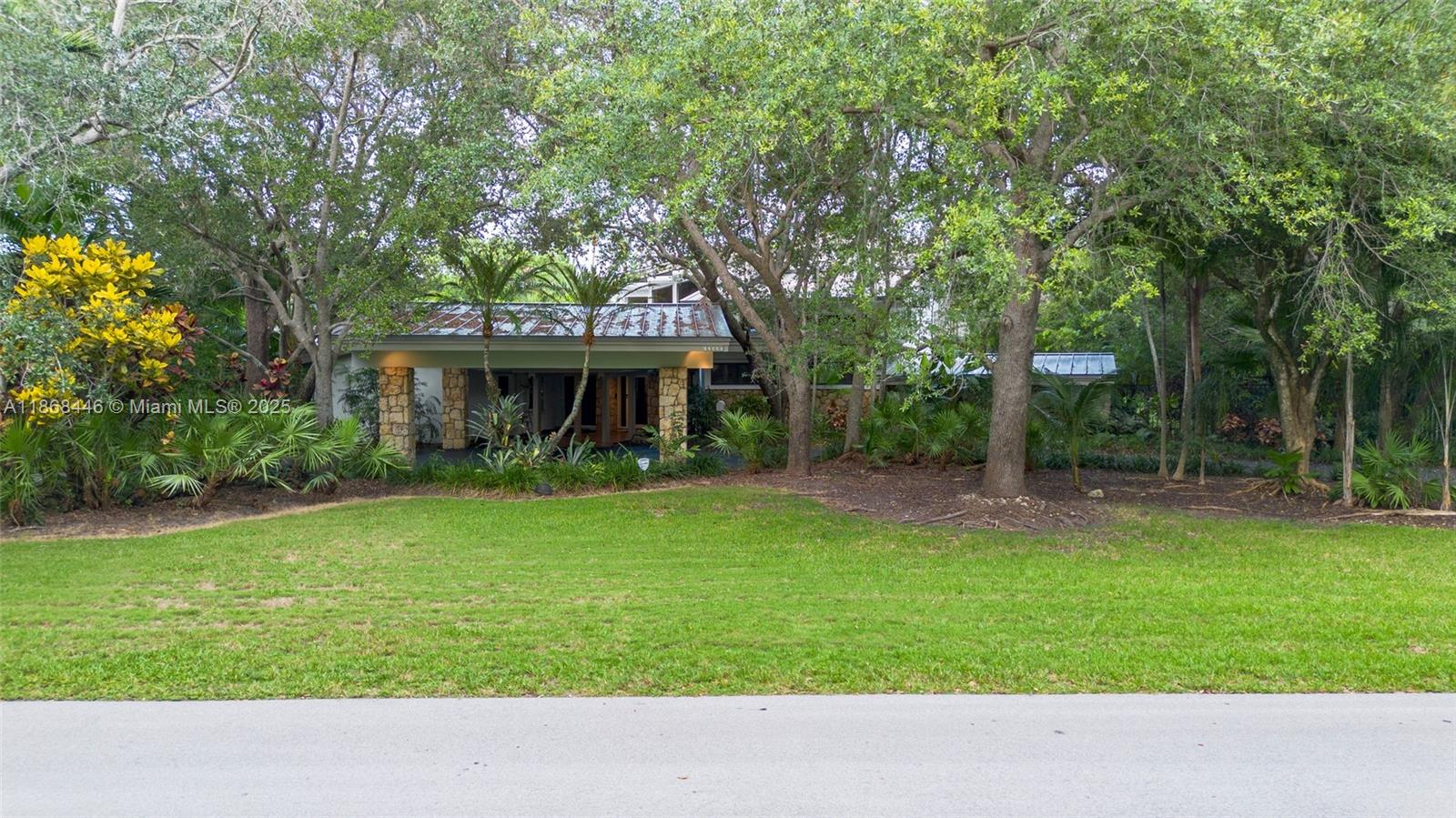 TOWN & RANCH ESTS - Residential