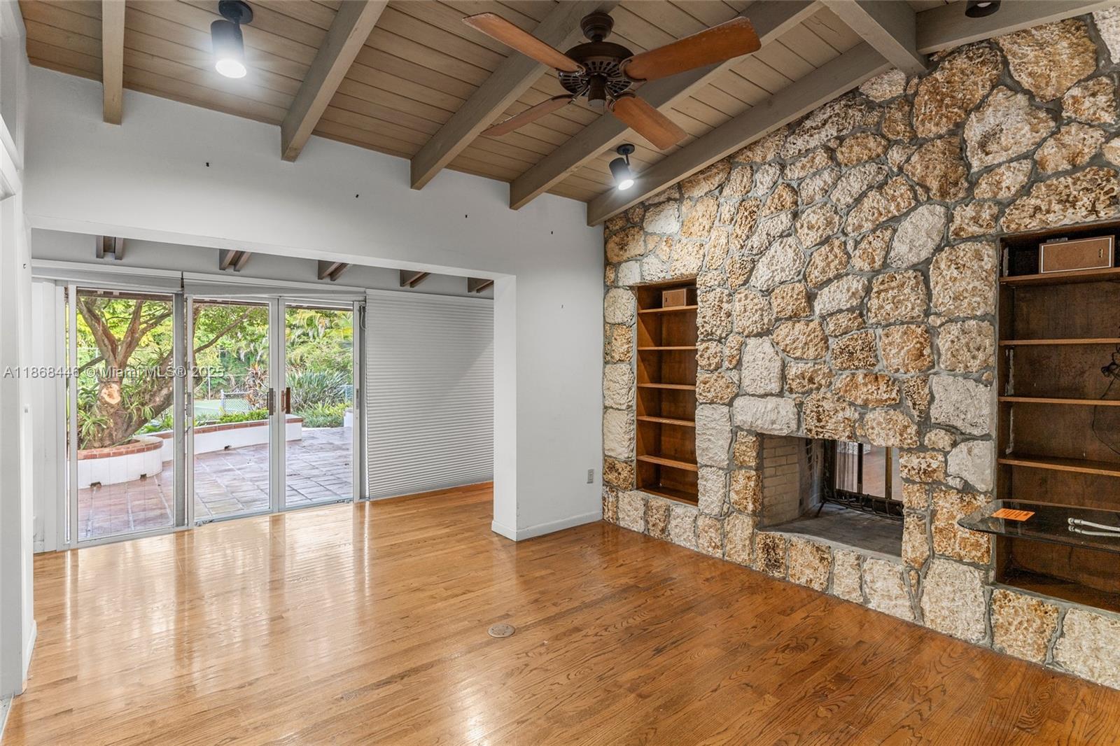 TOWN & RANCH ESTS - Residential