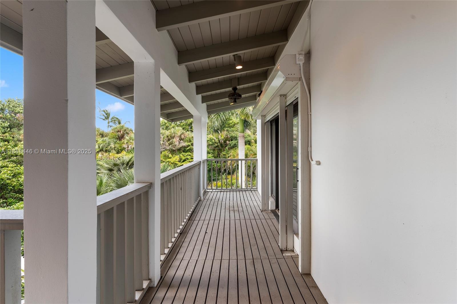 TOWN & RANCH ESTS - Residential