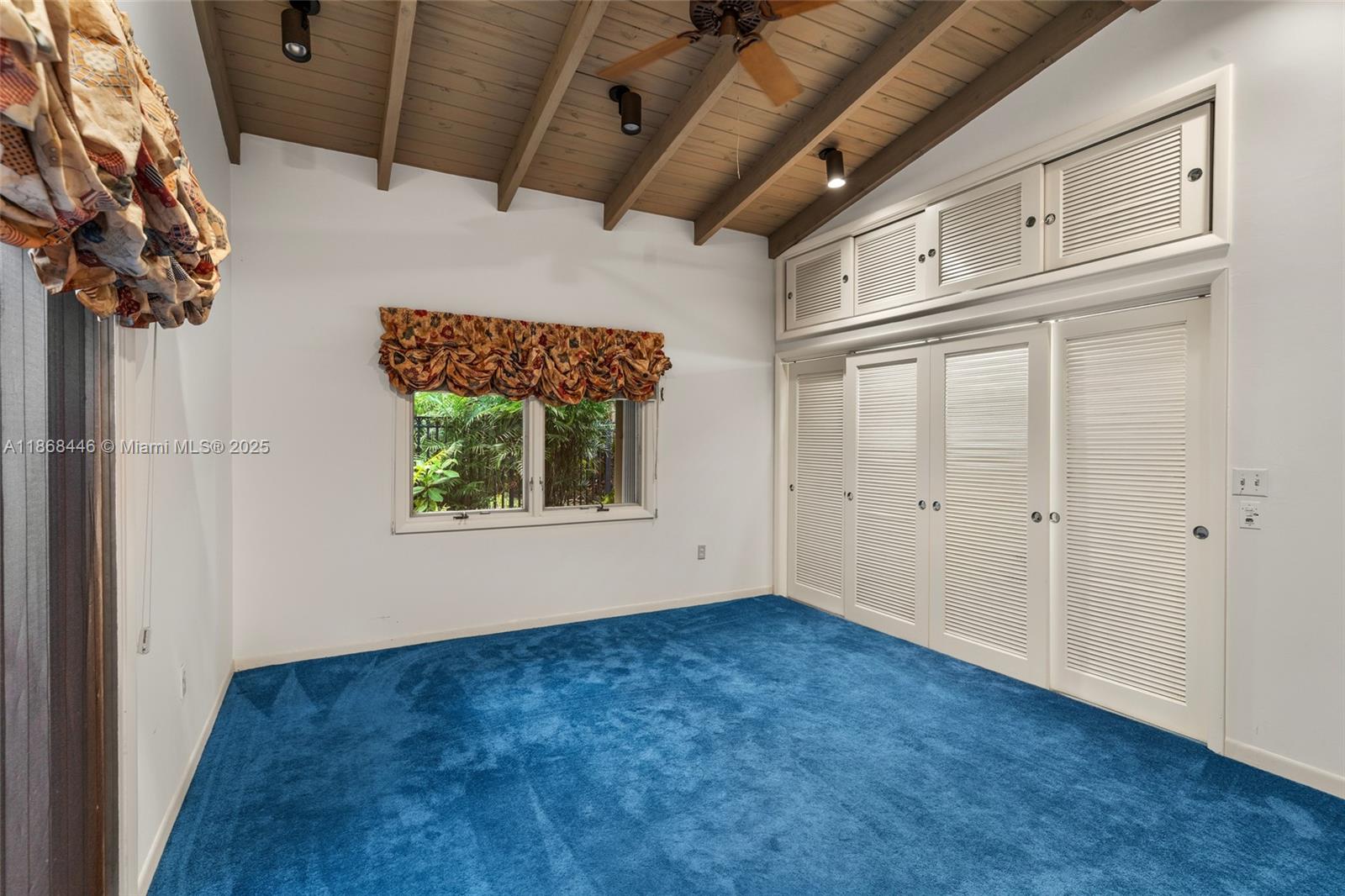 TOWN & RANCH ESTS - Residential