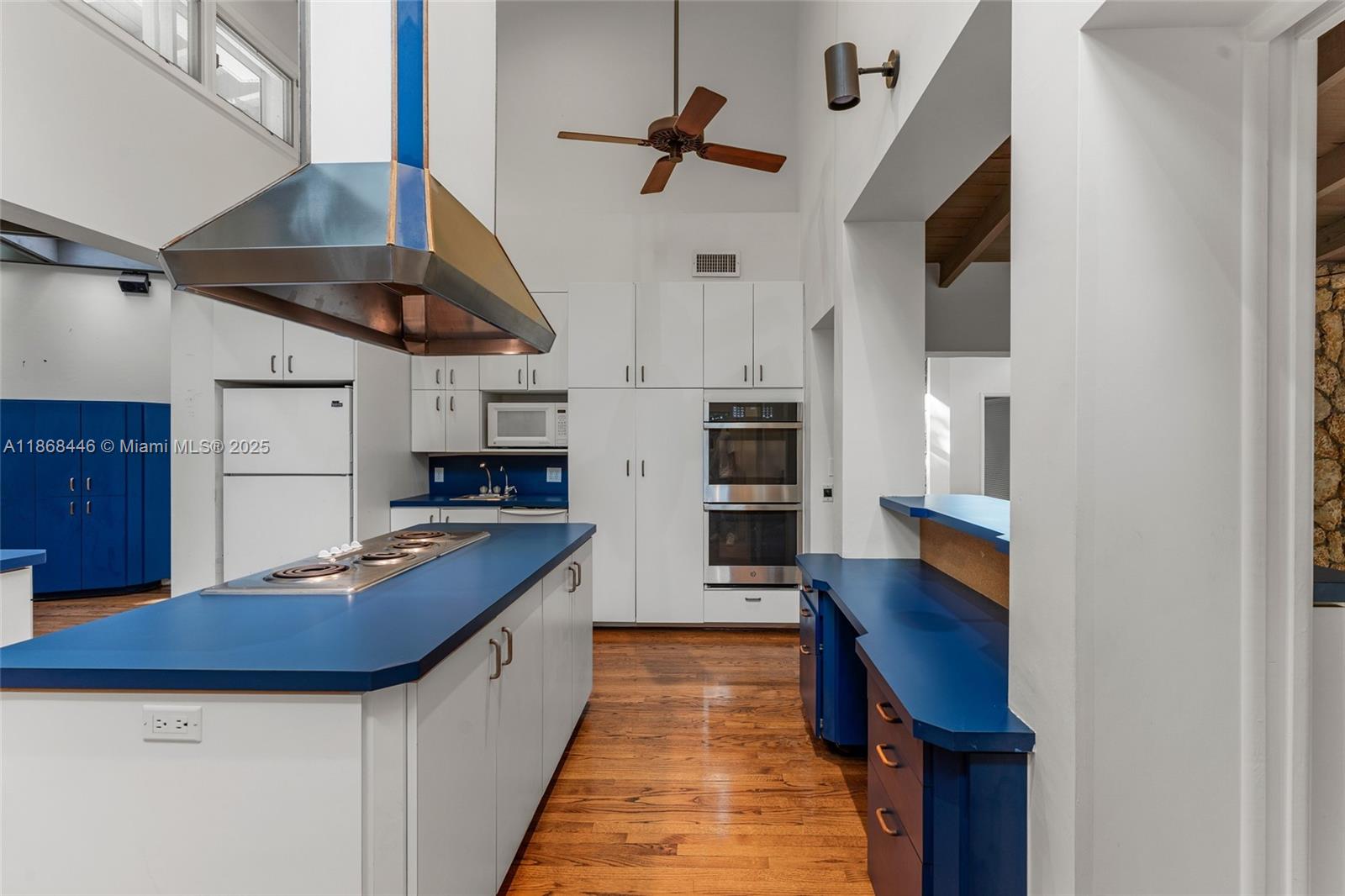 TOWN & RANCH ESTS - Residential