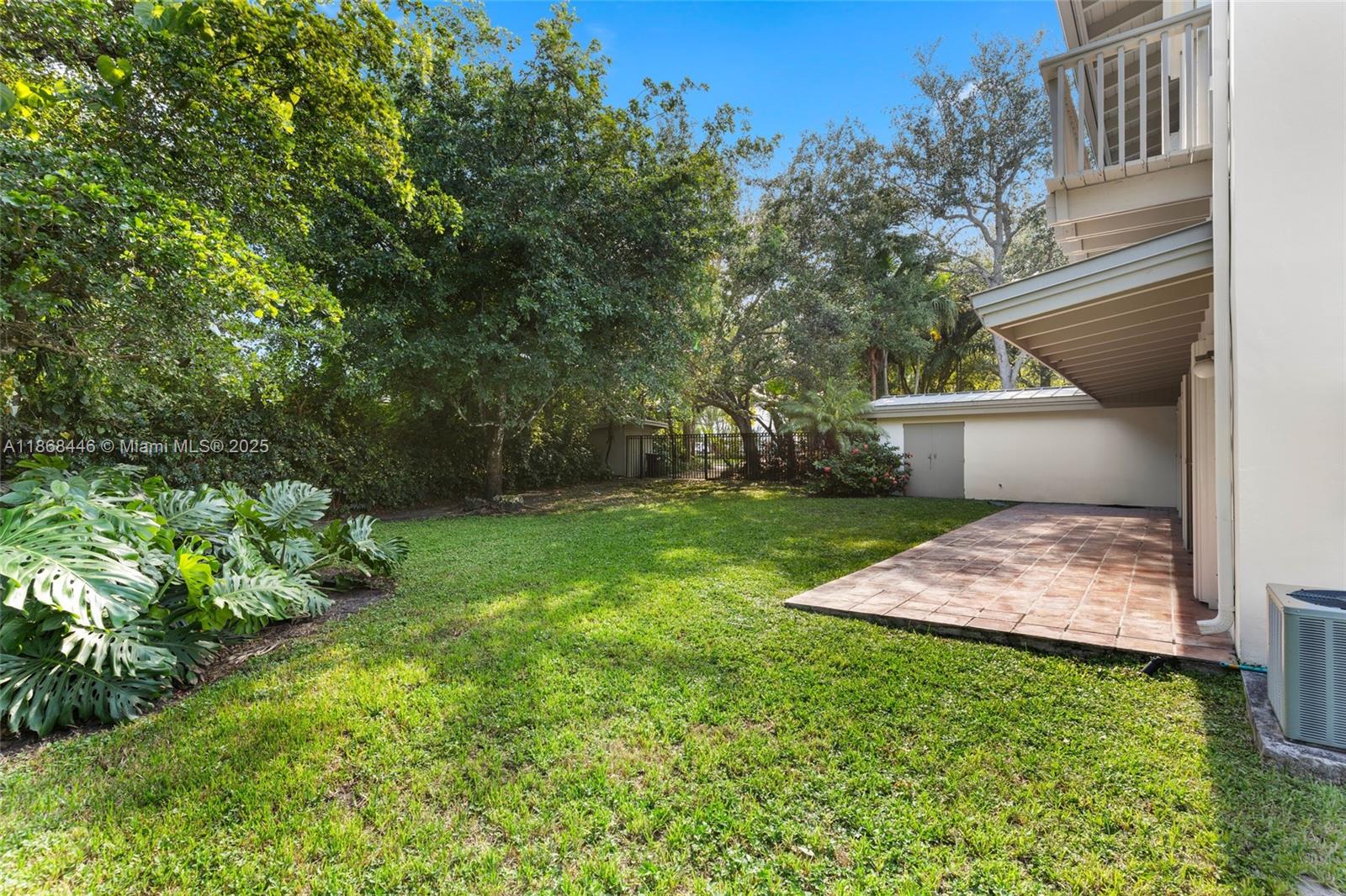 TOWN & RANCH ESTS - Residential