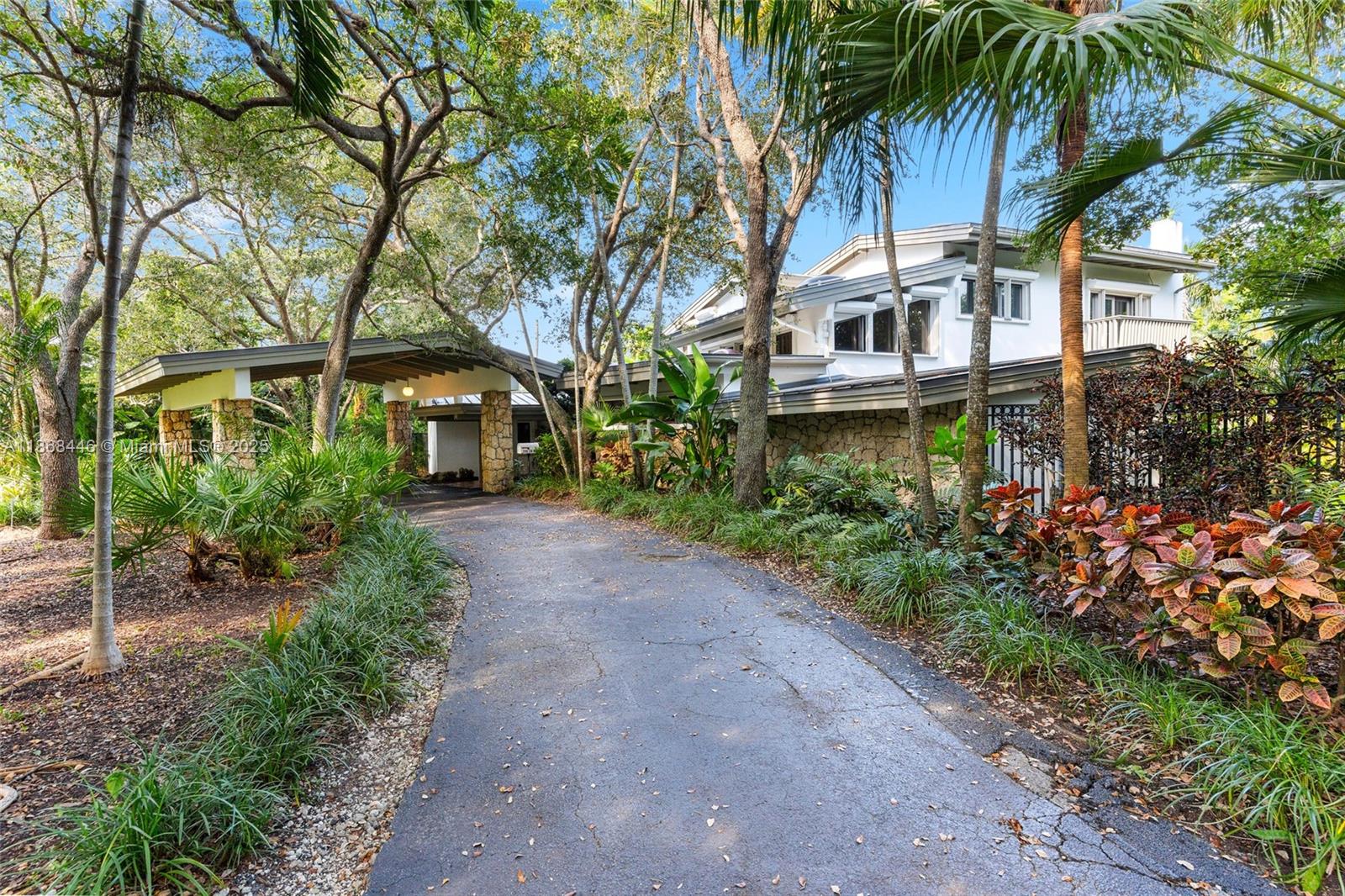 TOWN & RANCH ESTS - Residential