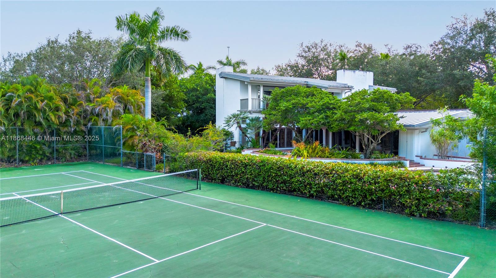 TOWN & RANCH ESTS - Residential