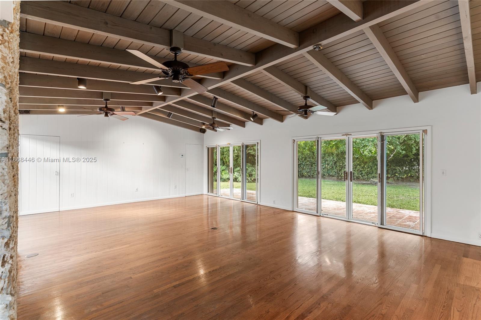 TOWN & RANCH ESTS - Residential