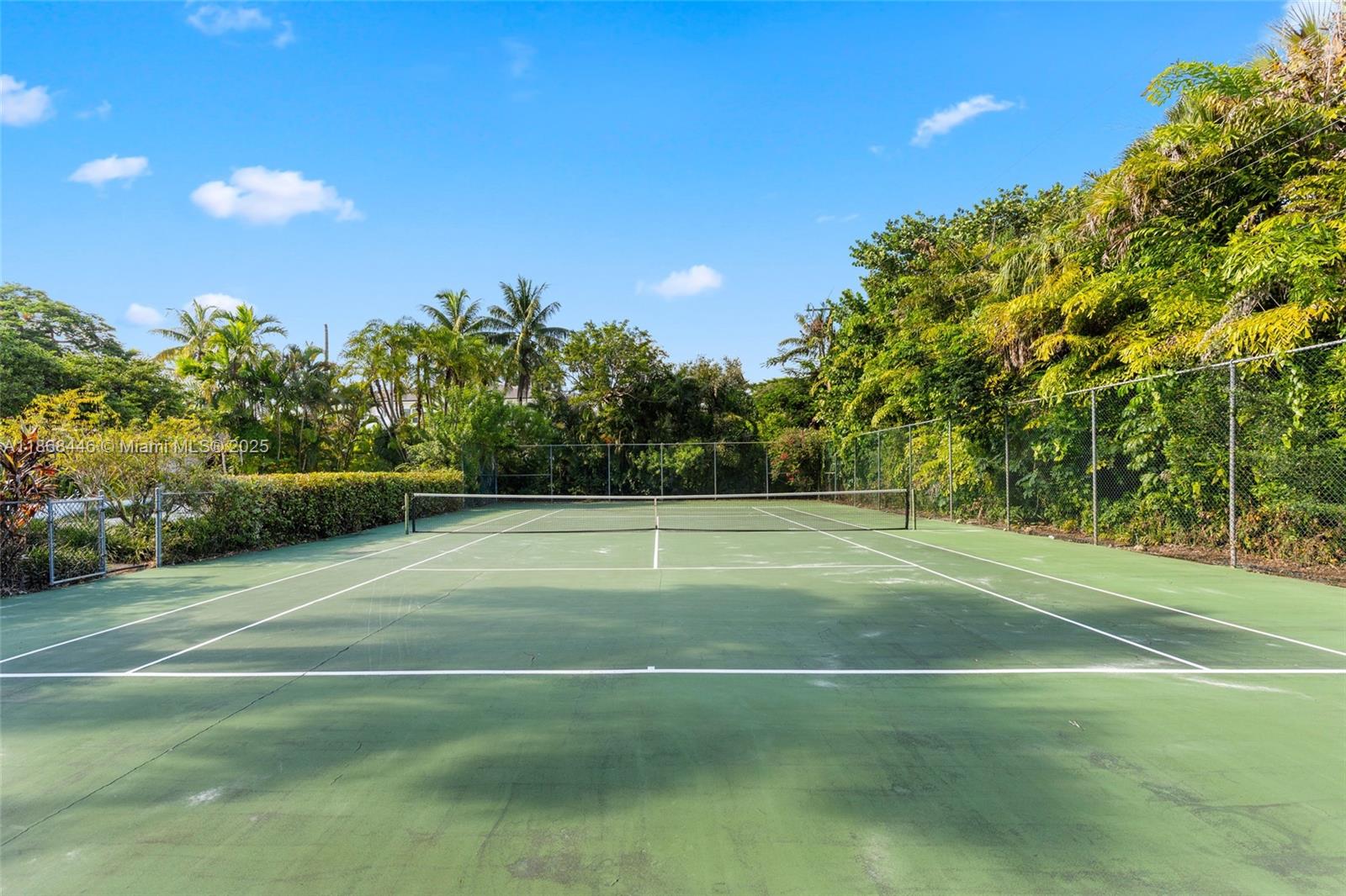 TOWN & RANCH ESTS - Residential