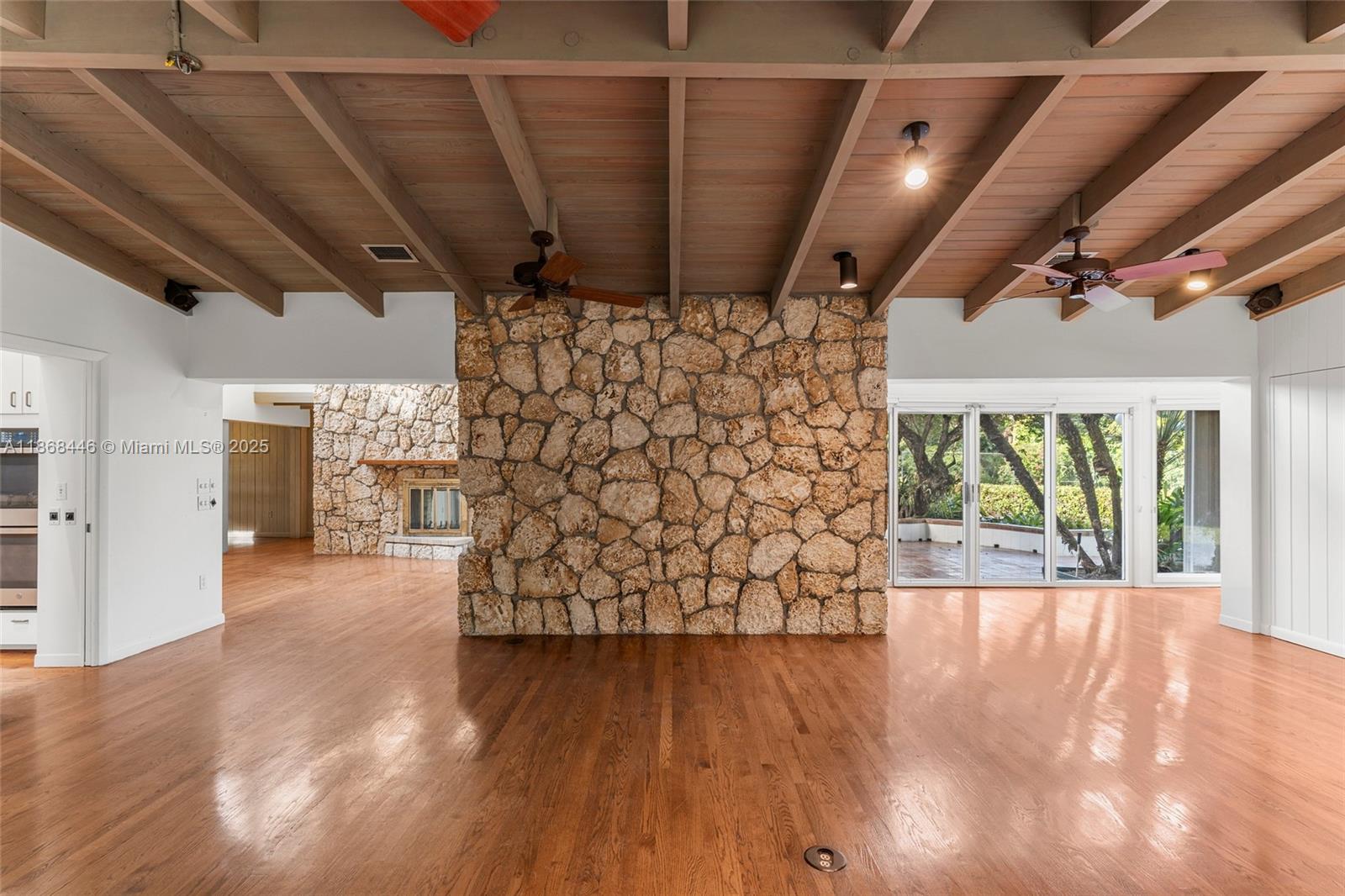 TOWN & RANCH ESTS - Residential