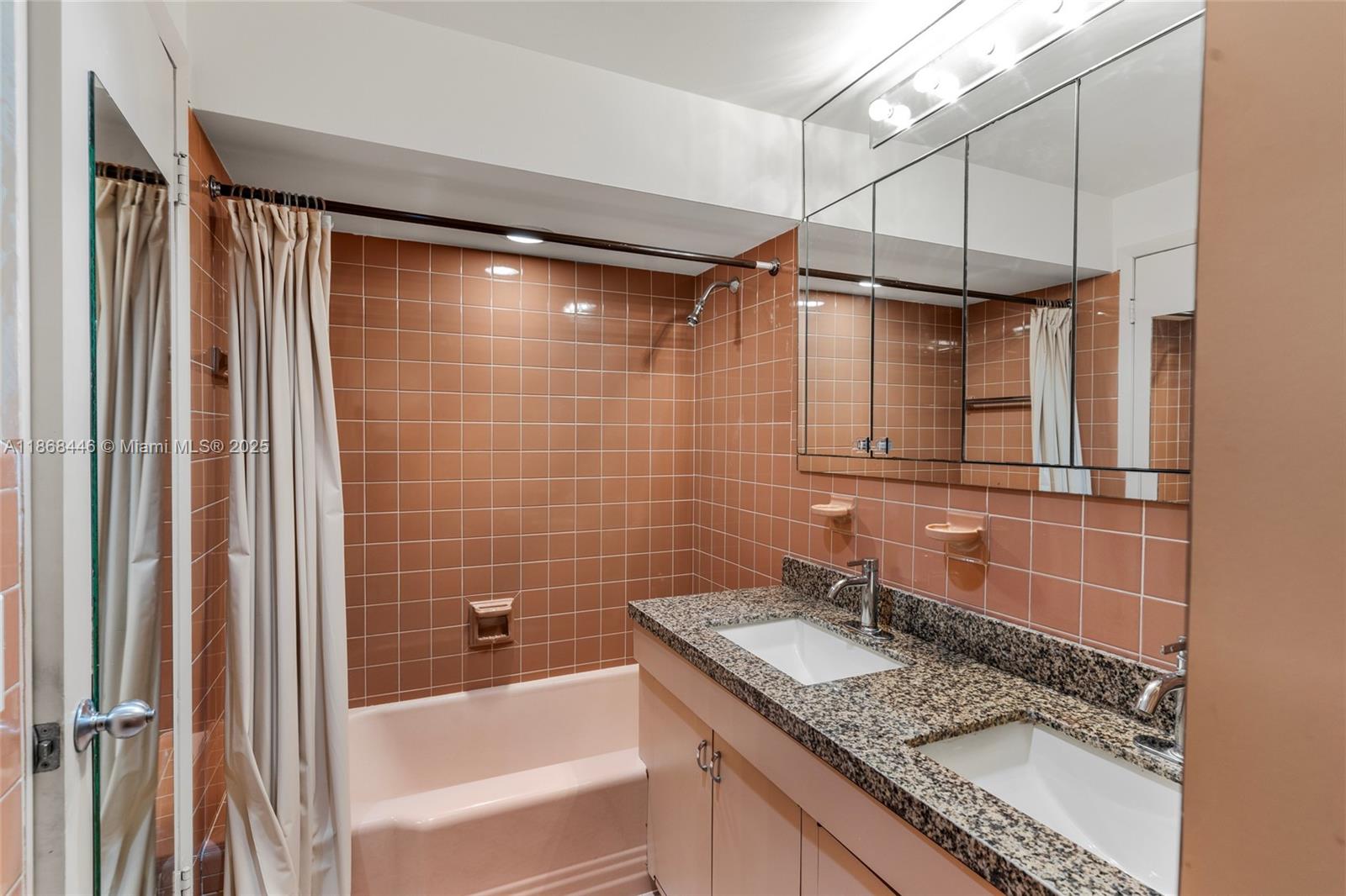 TOWN & RANCH ESTS - Residential