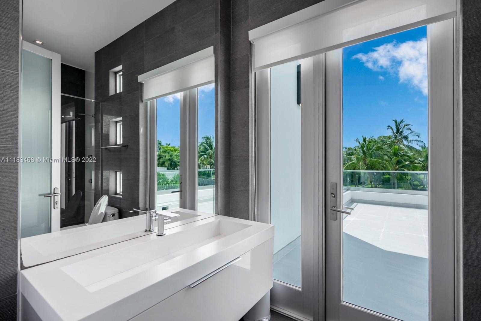 GOLDEN BEACH SEC E - Residential