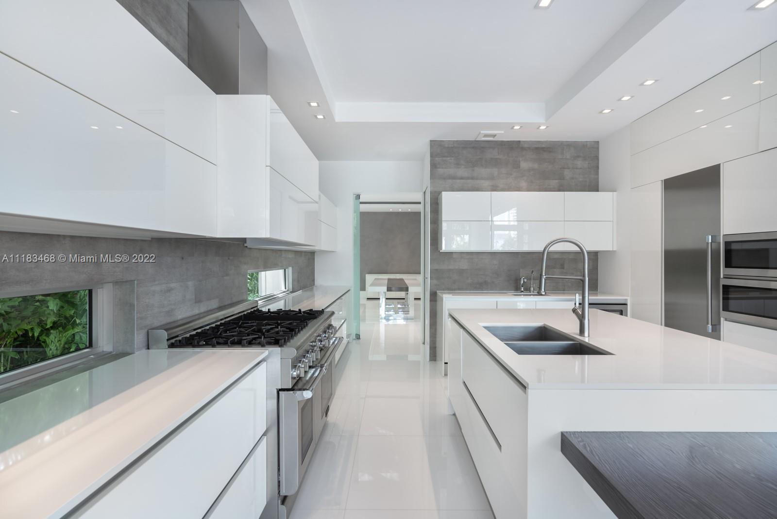 GOLDEN BEACH SEC E - Residential