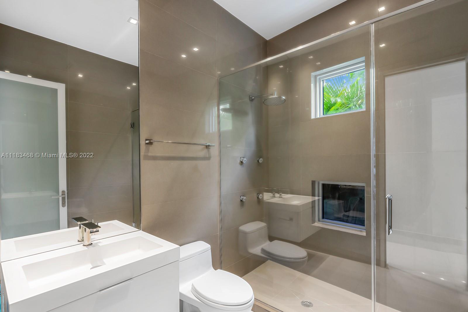 GOLDEN BEACH SEC E - Residential