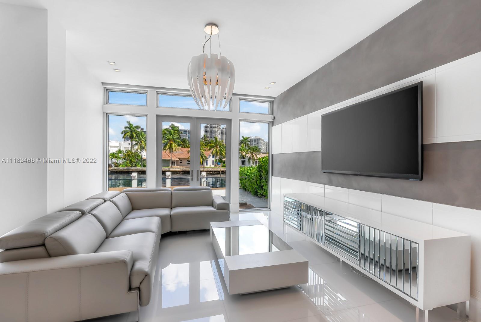 GOLDEN BEACH SEC E - Residential