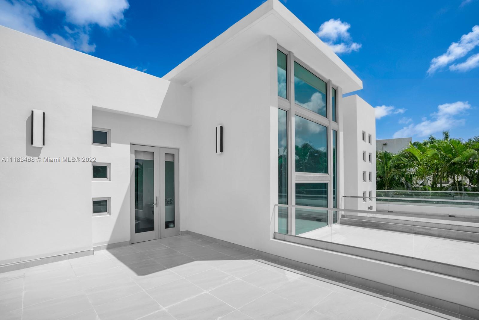 GOLDEN BEACH SEC E - Residential