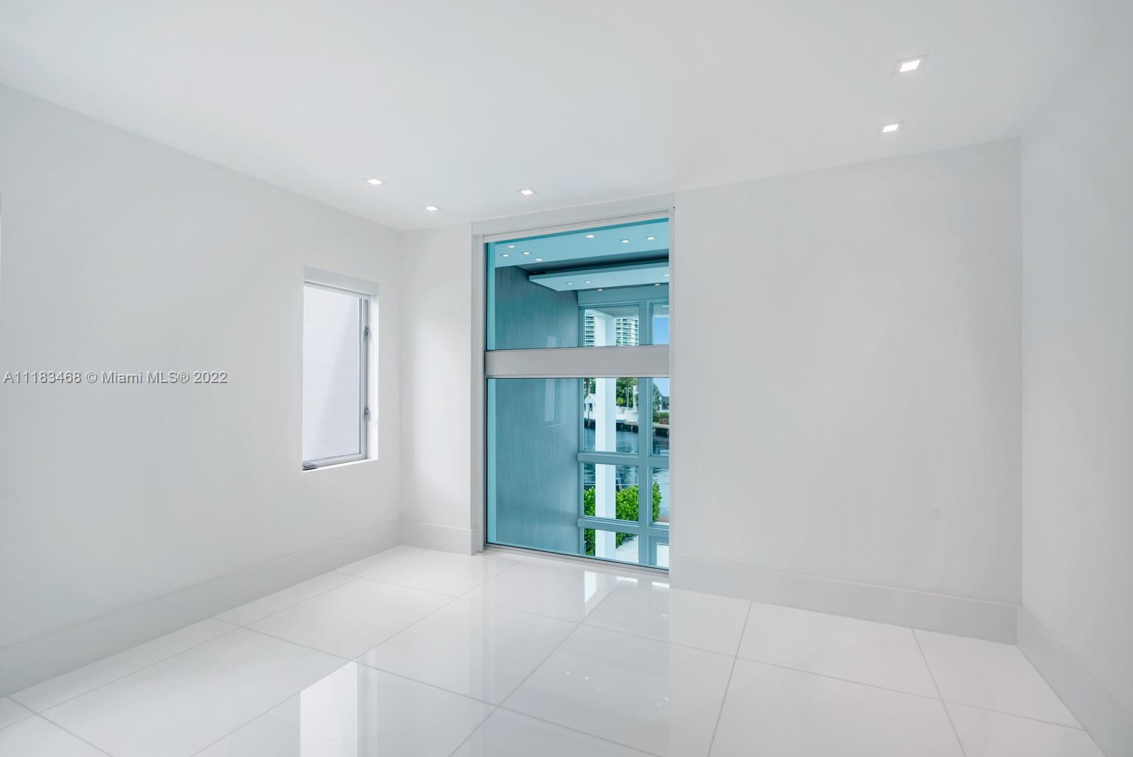 GOLDEN BEACH SEC E - Residential