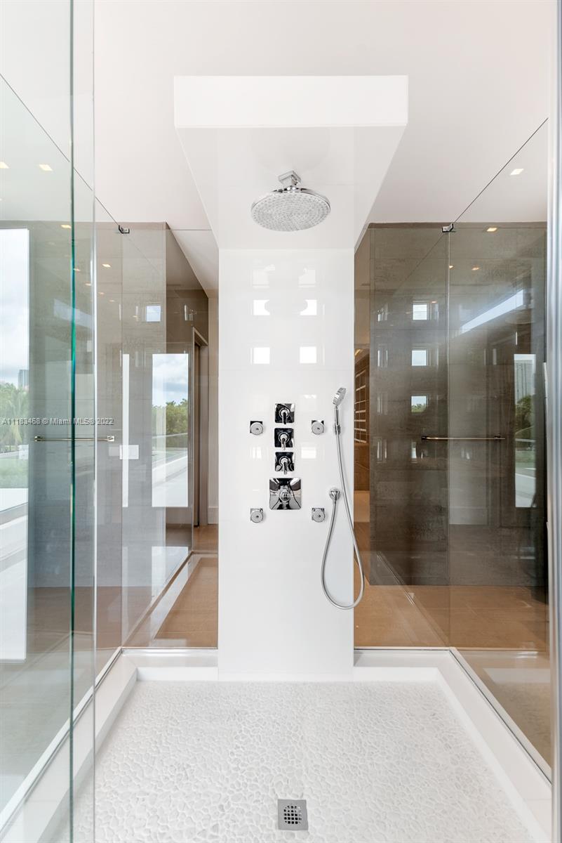 GOLDEN BEACH SEC E - Residential