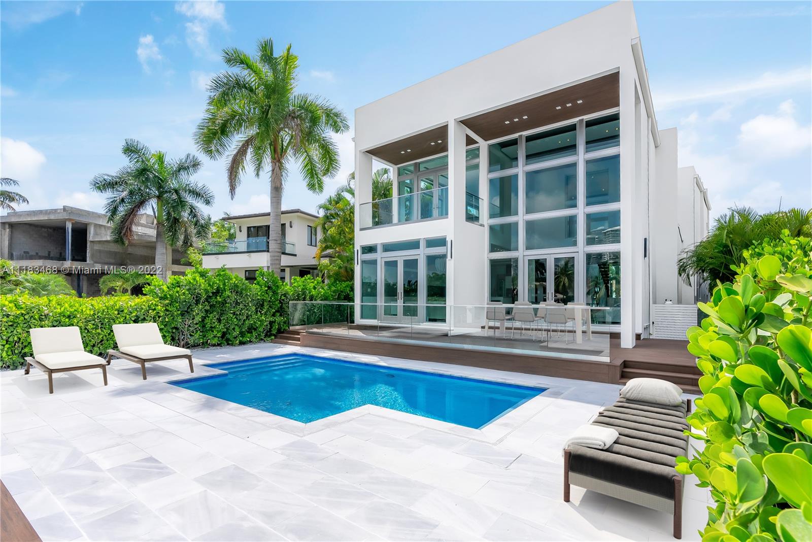 GOLDEN BEACH SEC E - Residential