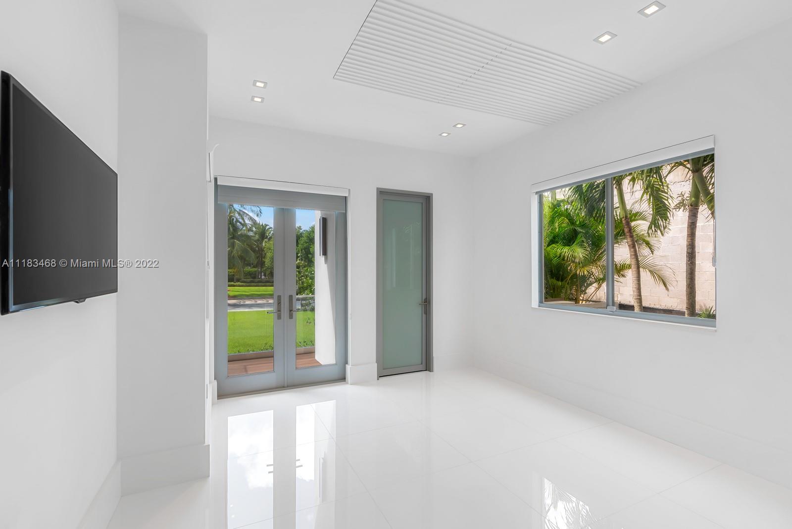 GOLDEN BEACH SEC E - Residential