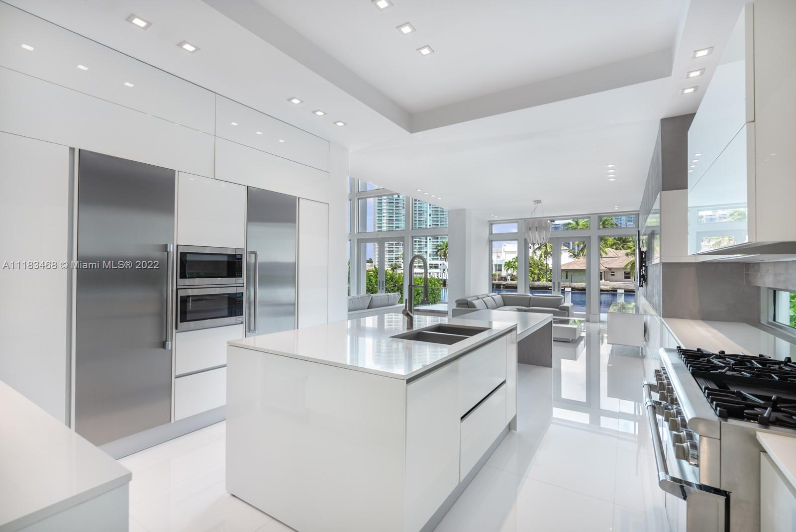 GOLDEN BEACH SEC E - Residential