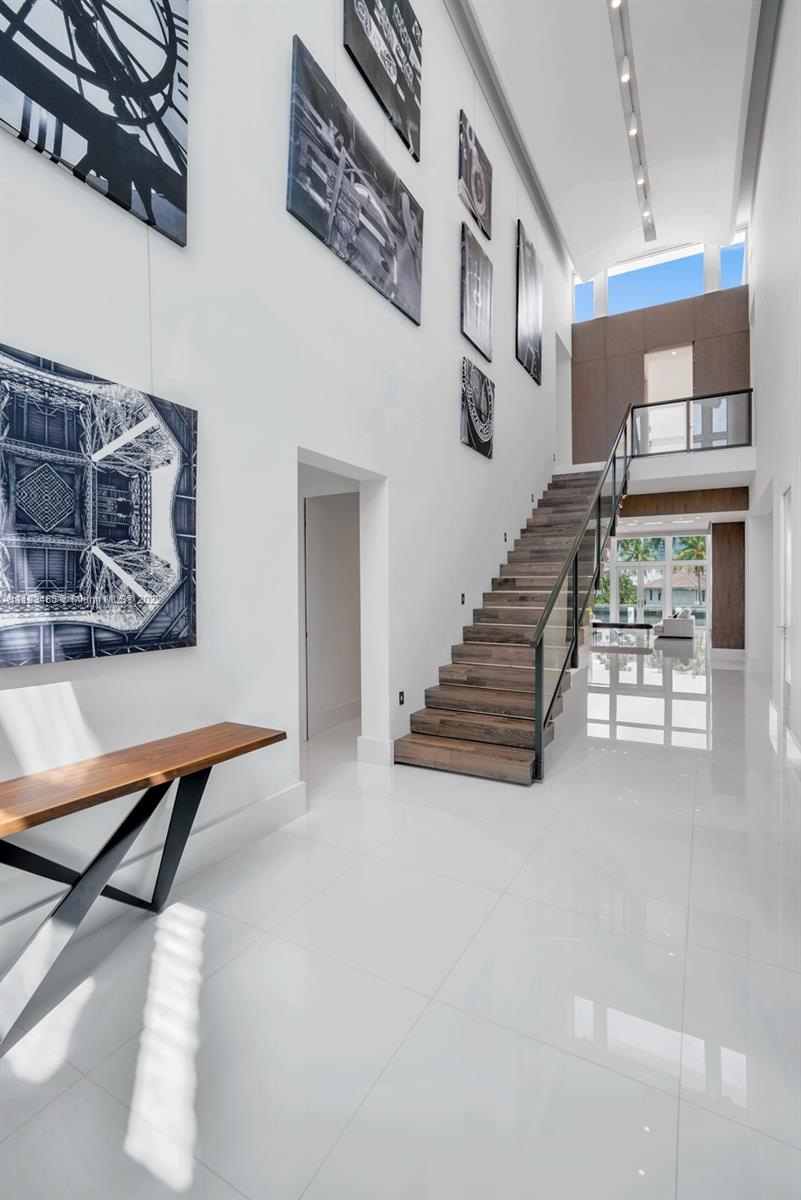 GOLDEN BEACH SEC E - Residential