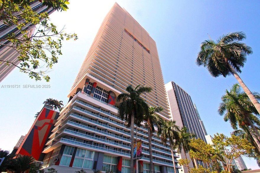 Upgraded studio in the heart of Downtown Miami.  Black out shades, built out closet, new "wood" floors,  glass shower enclosure, and modern lighting make this the studio you want to see.  Enjoy 5 star amenities that include resort style pool and hot tub, full spa with steam and suana, along with a state of the art fitness center with pilates.  Rent includes water and parking.  AVAILABLE NOW!