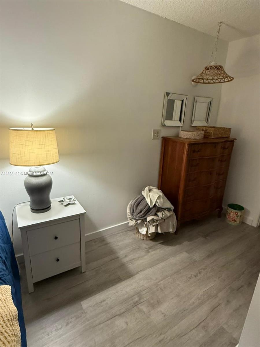 401 Golden Isles Dr 916