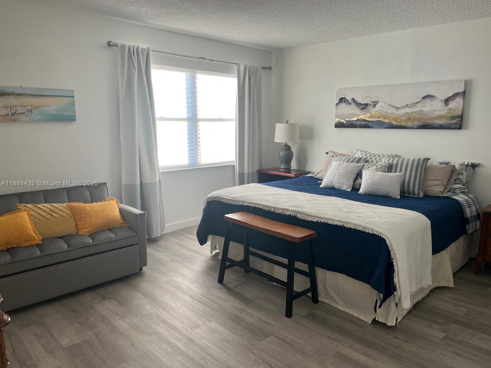 401 Golden Isles Dr 916