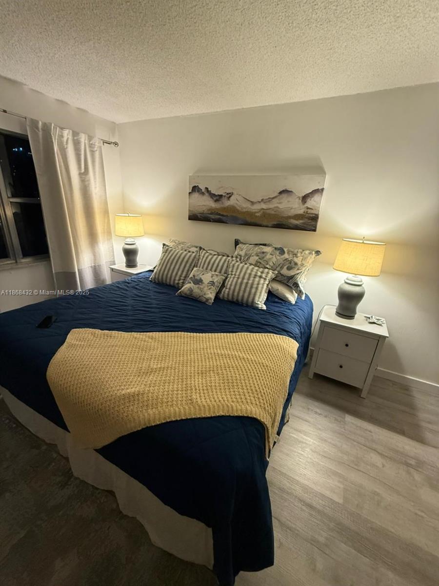 401 Golden Isles Dr 916