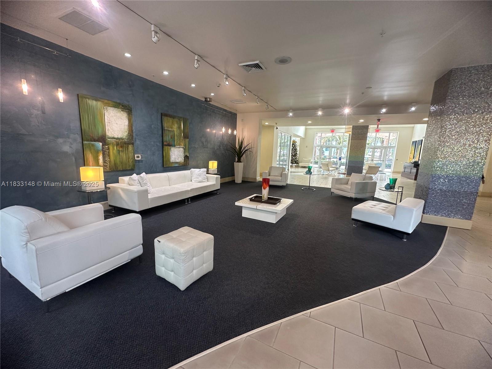 2000 N Bayshore Dr 1505, Miami, FL, 33137/$590,000 4 2000 N Bayshore Dr 1505