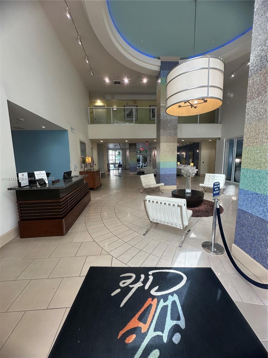 2000 N Bayshore Dr 1505, Miami, FL, 33137/$590,000 3 2000 N Bayshore Dr 1505