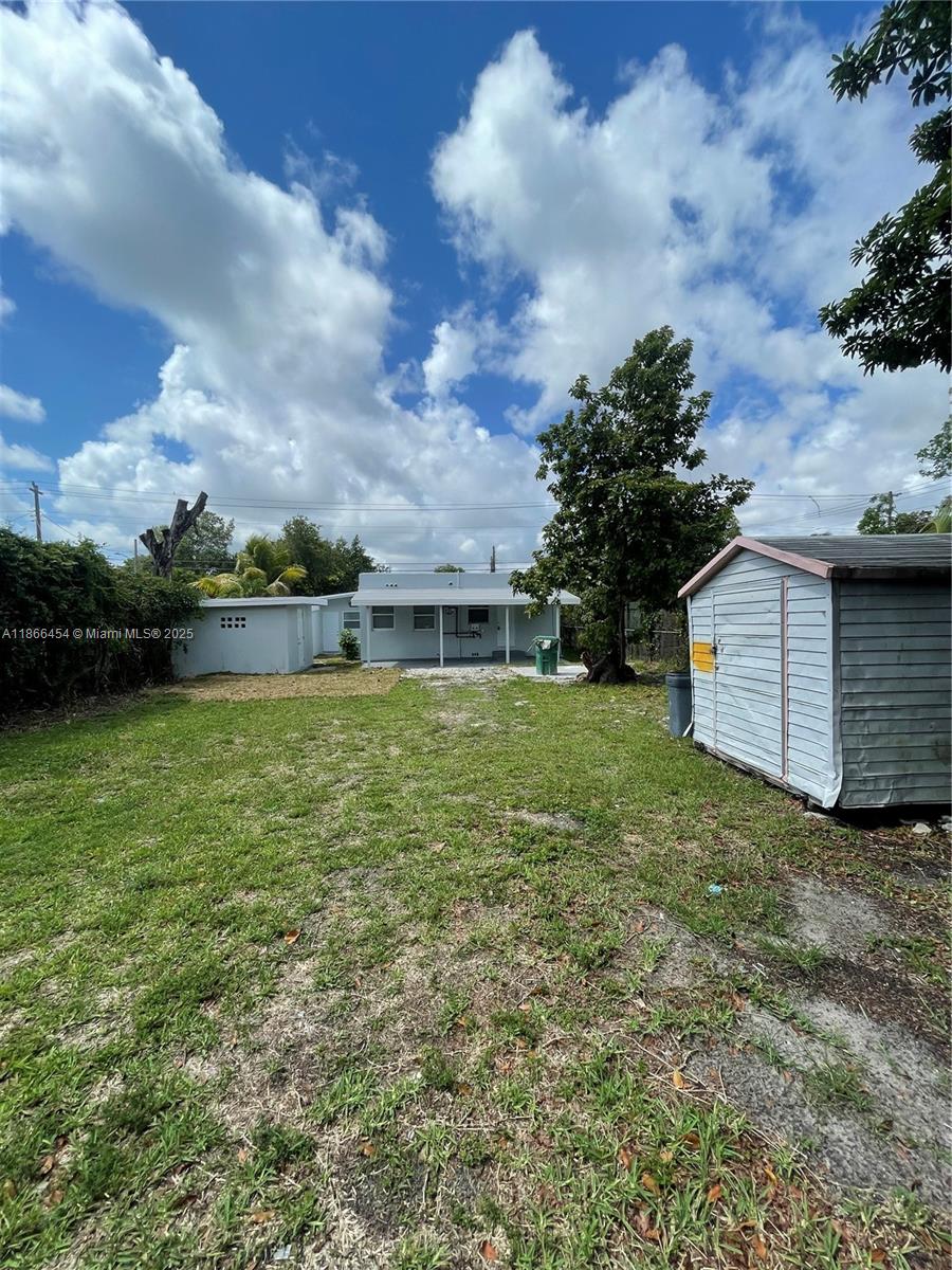 PINE WOOD PK - Residential