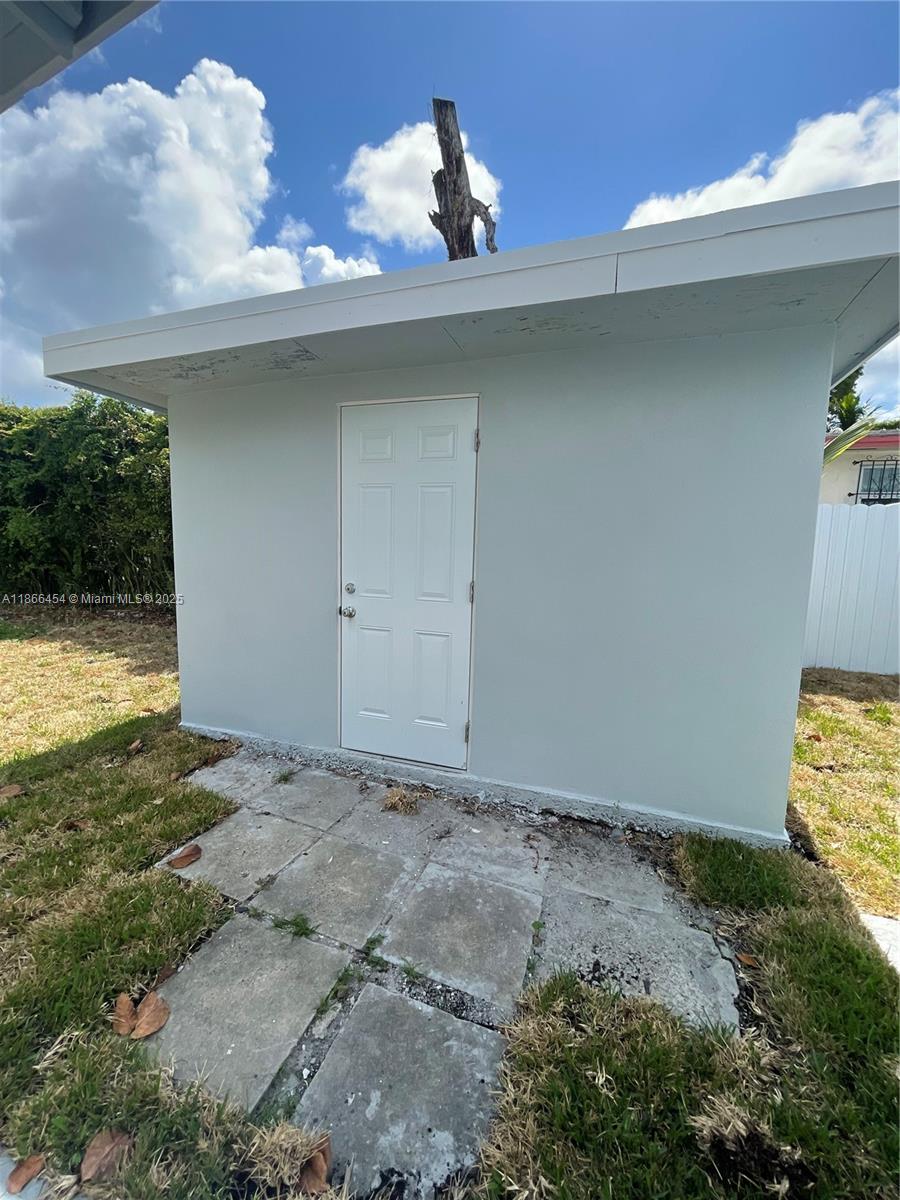 PINE WOOD PK - Residential