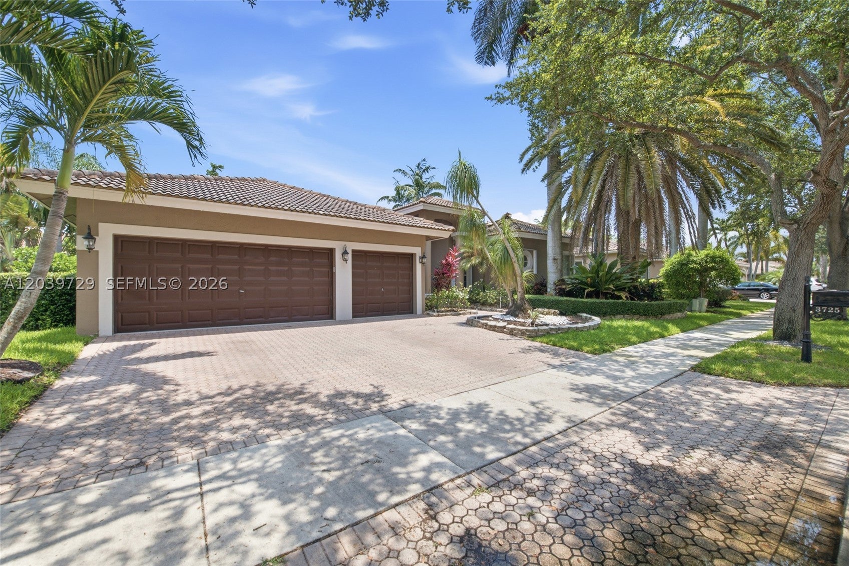 3725 Oak Ridge Ln
