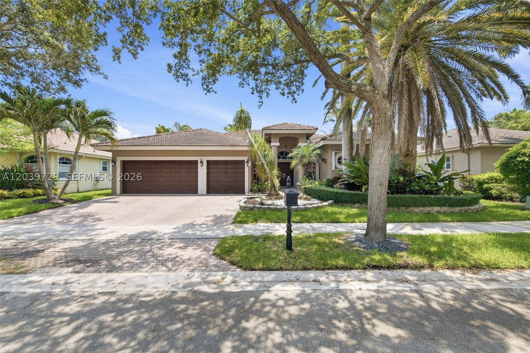 3725 Oak Ridge Ln