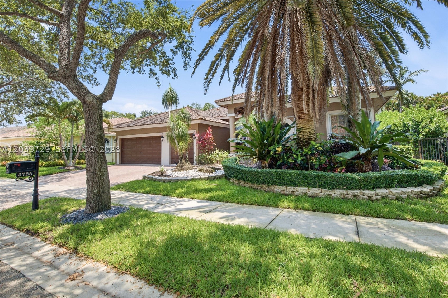 3725 Oak Ridge Ln