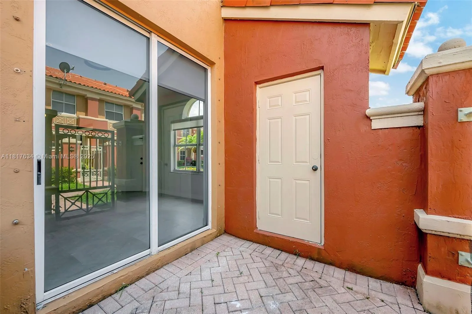 Doral, Florida 33178, United States, 3 Bedrooms Bedrooms, ,3 BathroomsBathrooms,Residential,Active,146258