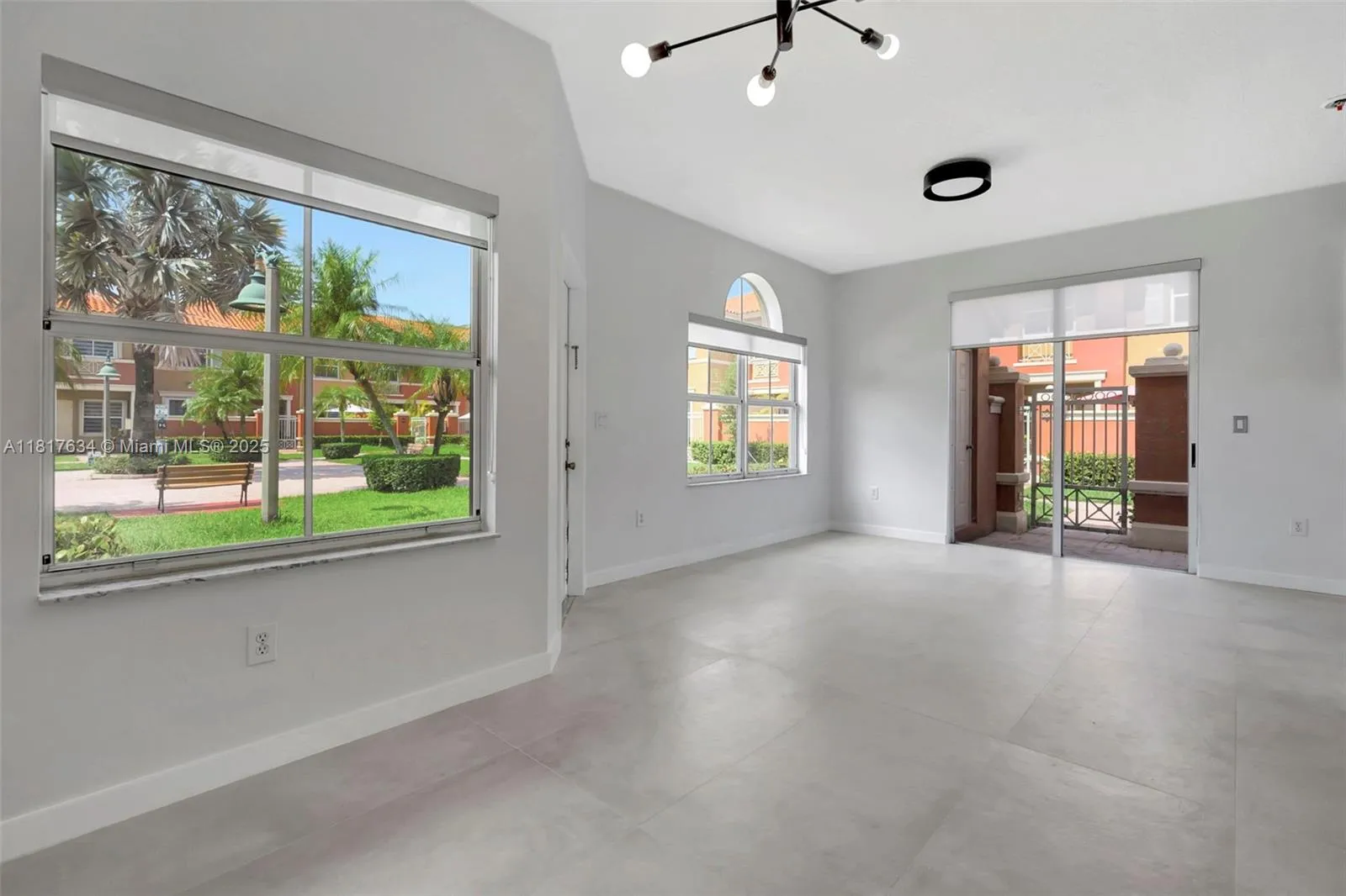 Doral, Florida 33178, United States, 3 Bedrooms Bedrooms, ,3 BathroomsBathrooms,Residential,Active,146258