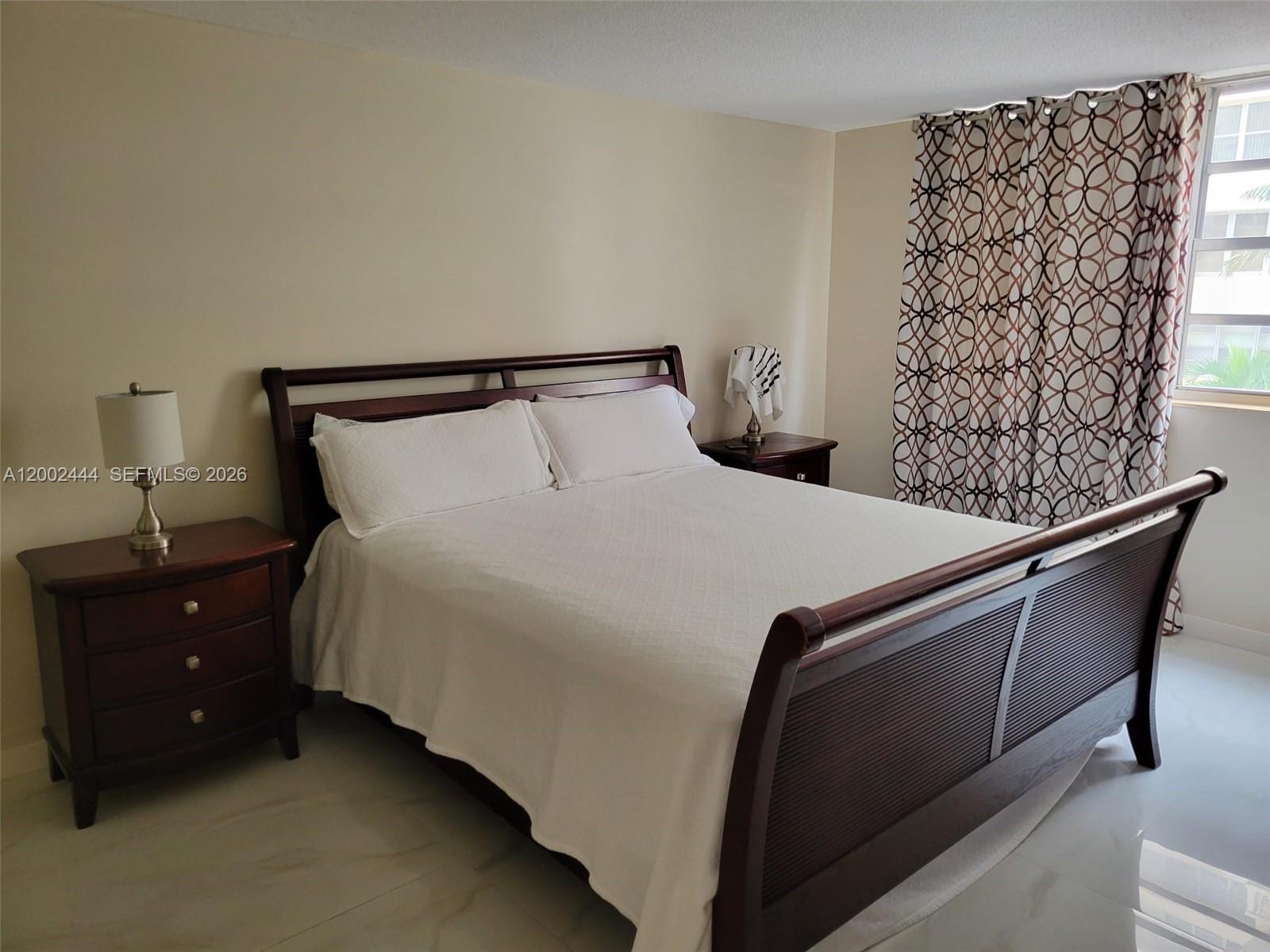 PLAZA TOWERS NORTH CONDO - Residential