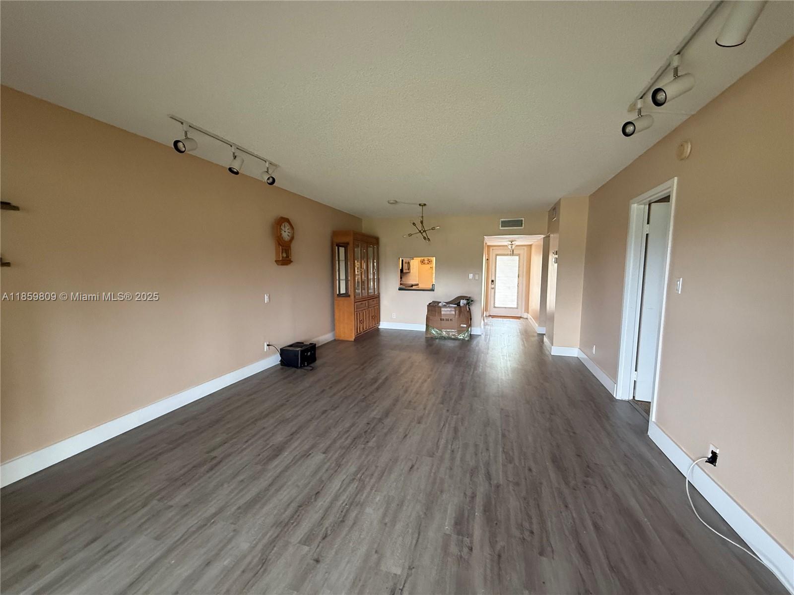 ORIOLE GOLF & TENNIS CLUB - Residential