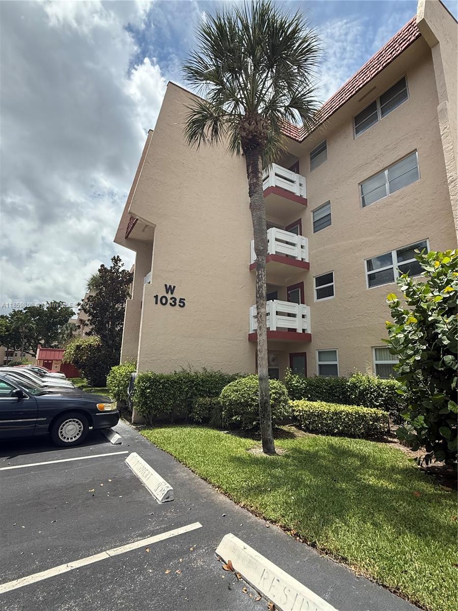 ORIOLE GOLF & TENNIS CLUB - Residential