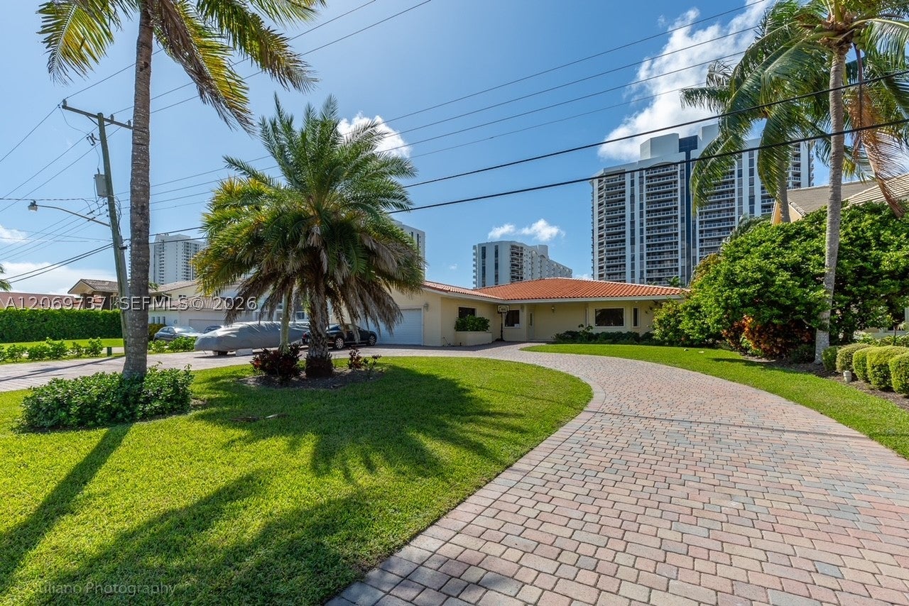 437 Holiday Dr