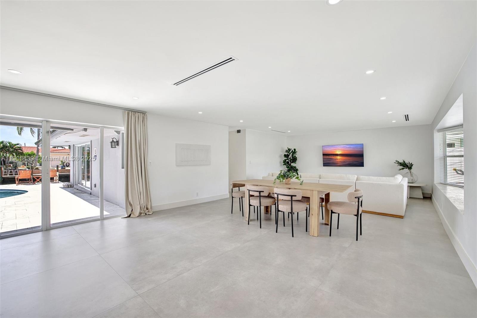 CORAL RIDGE ISLES - Residential