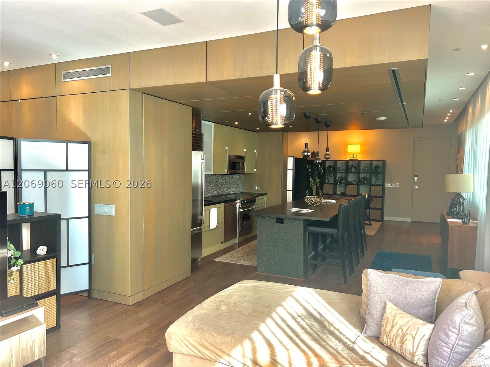 1700 Meridian Ave 206