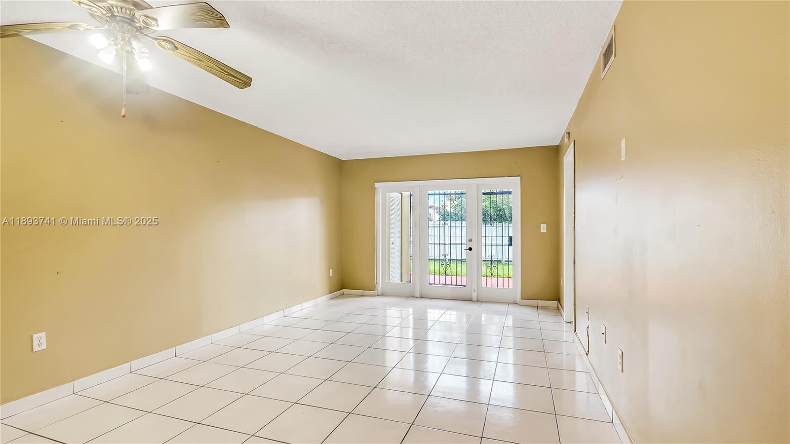 FLAMINGO CONDO - Residential