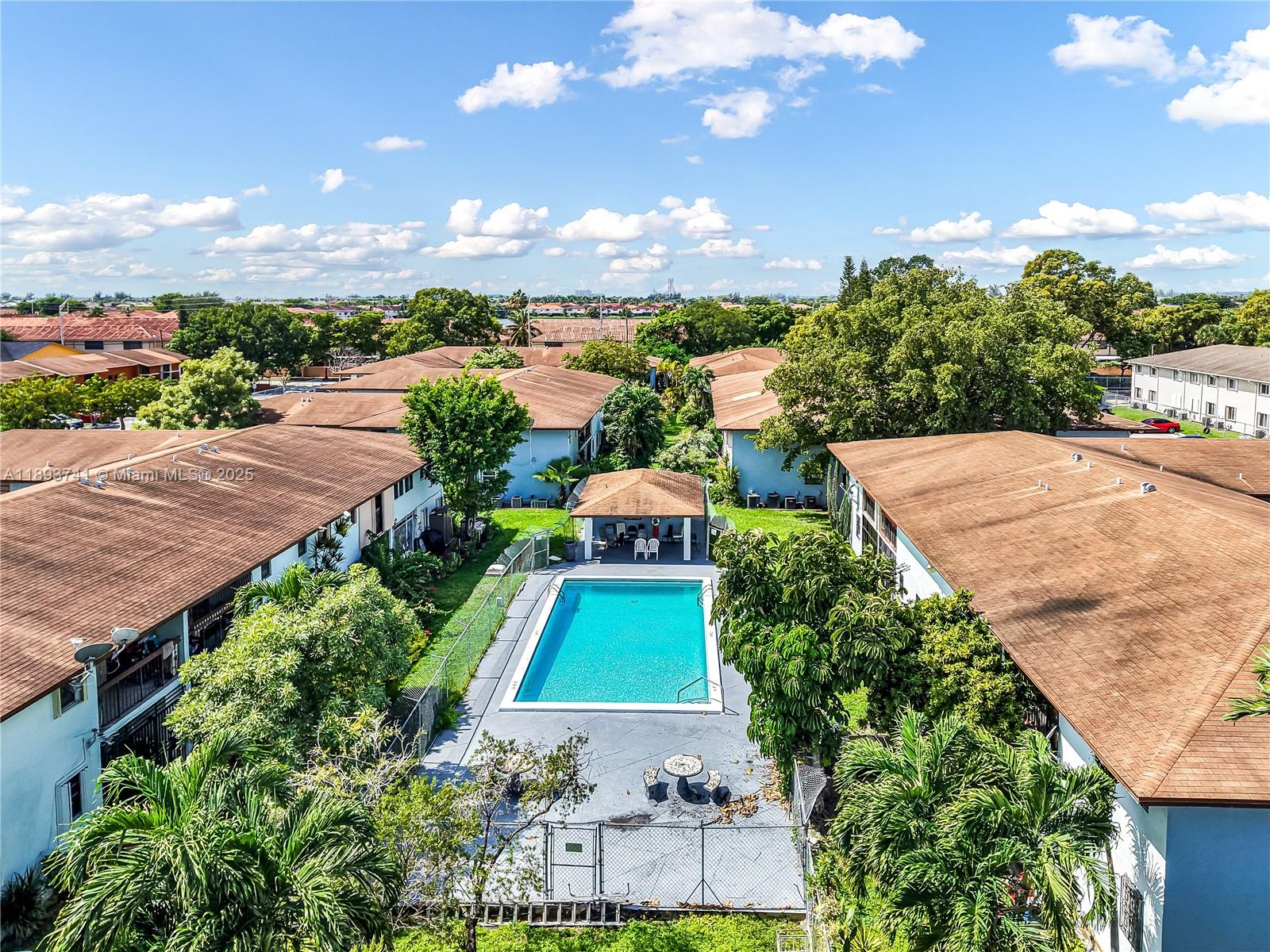 FLAMINGO CONDO - Residential