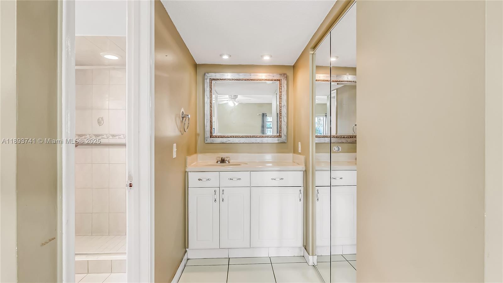 FLAMINGO CONDO - Residential