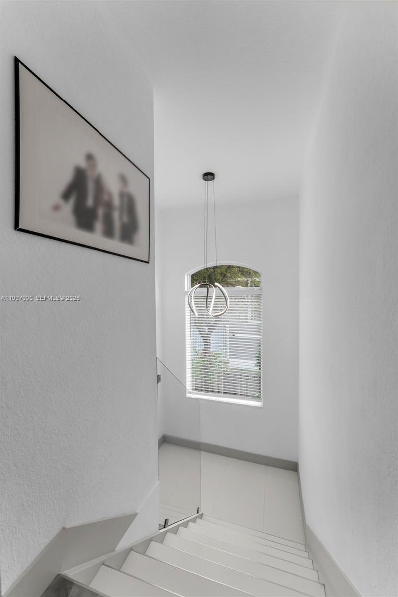 KARENERO FALLS - Residential Lease