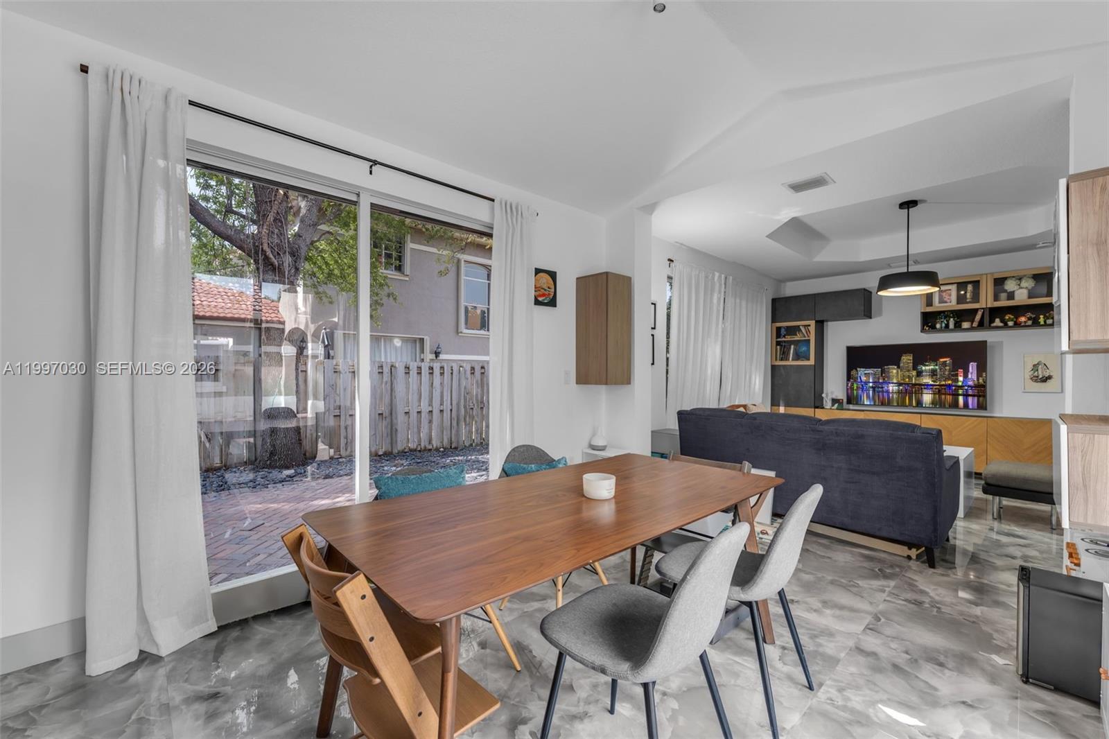 KARENERO FALLS - Residential Lease