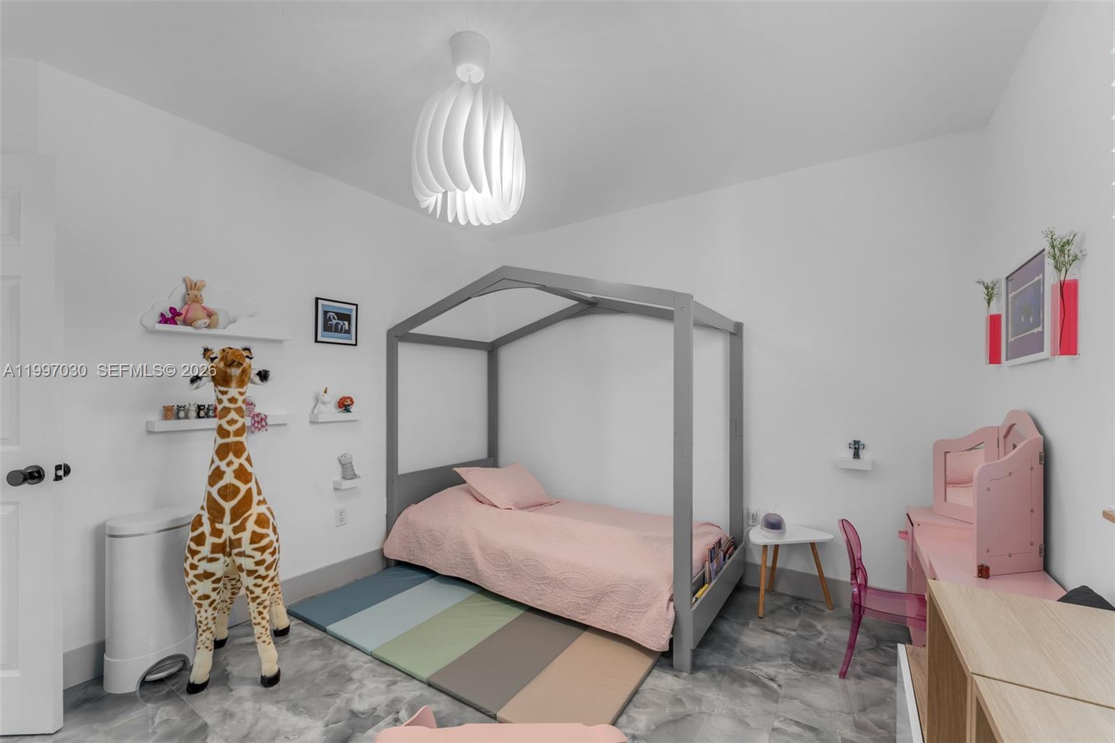 KARENERO FALLS - Residential Lease